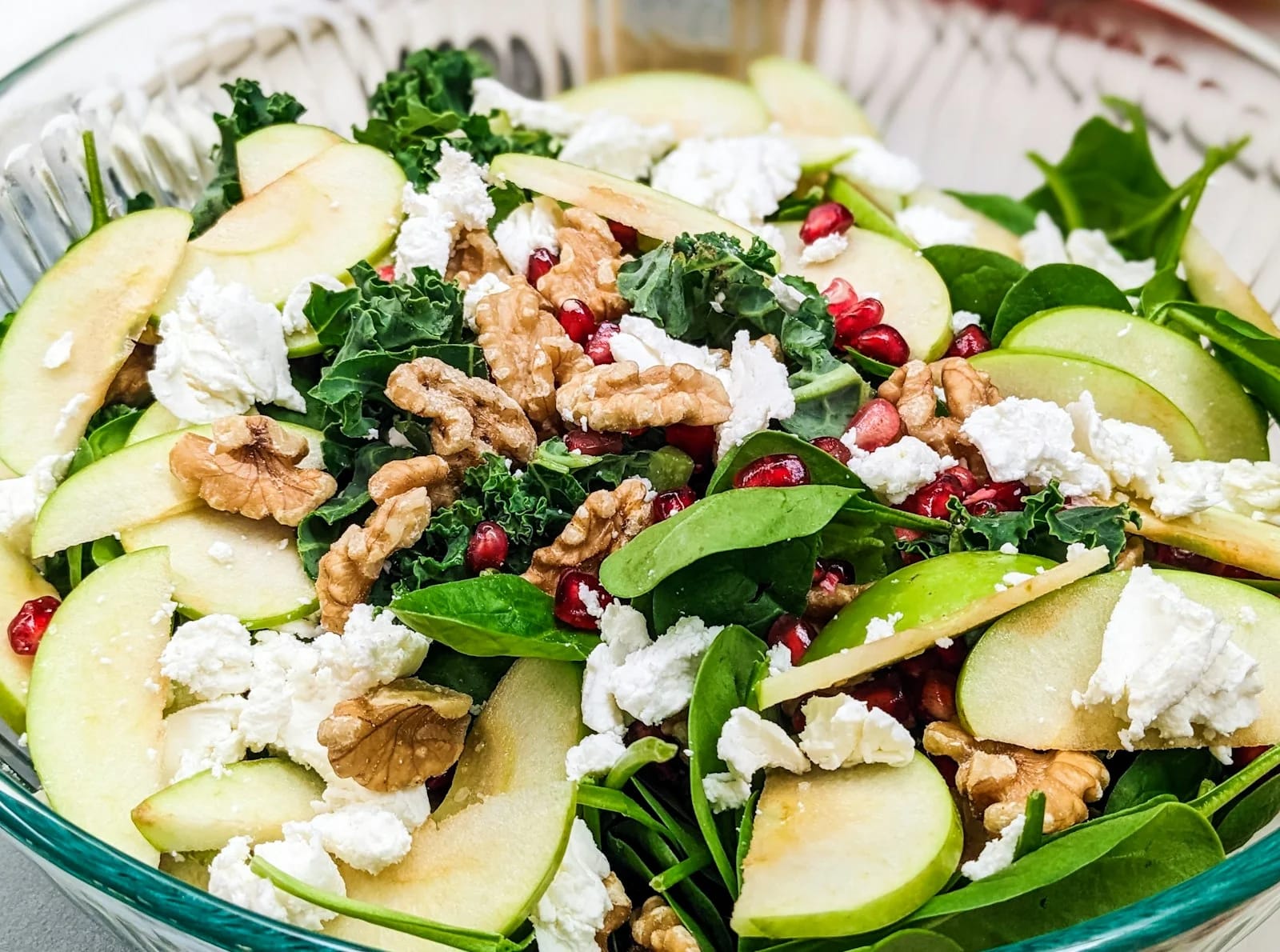 Salade fraîche pommes Red Topaz, noix et bleu